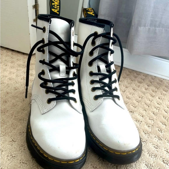 Doc Martins 1460 smooth leather lace up boot - Picture 5 of 6